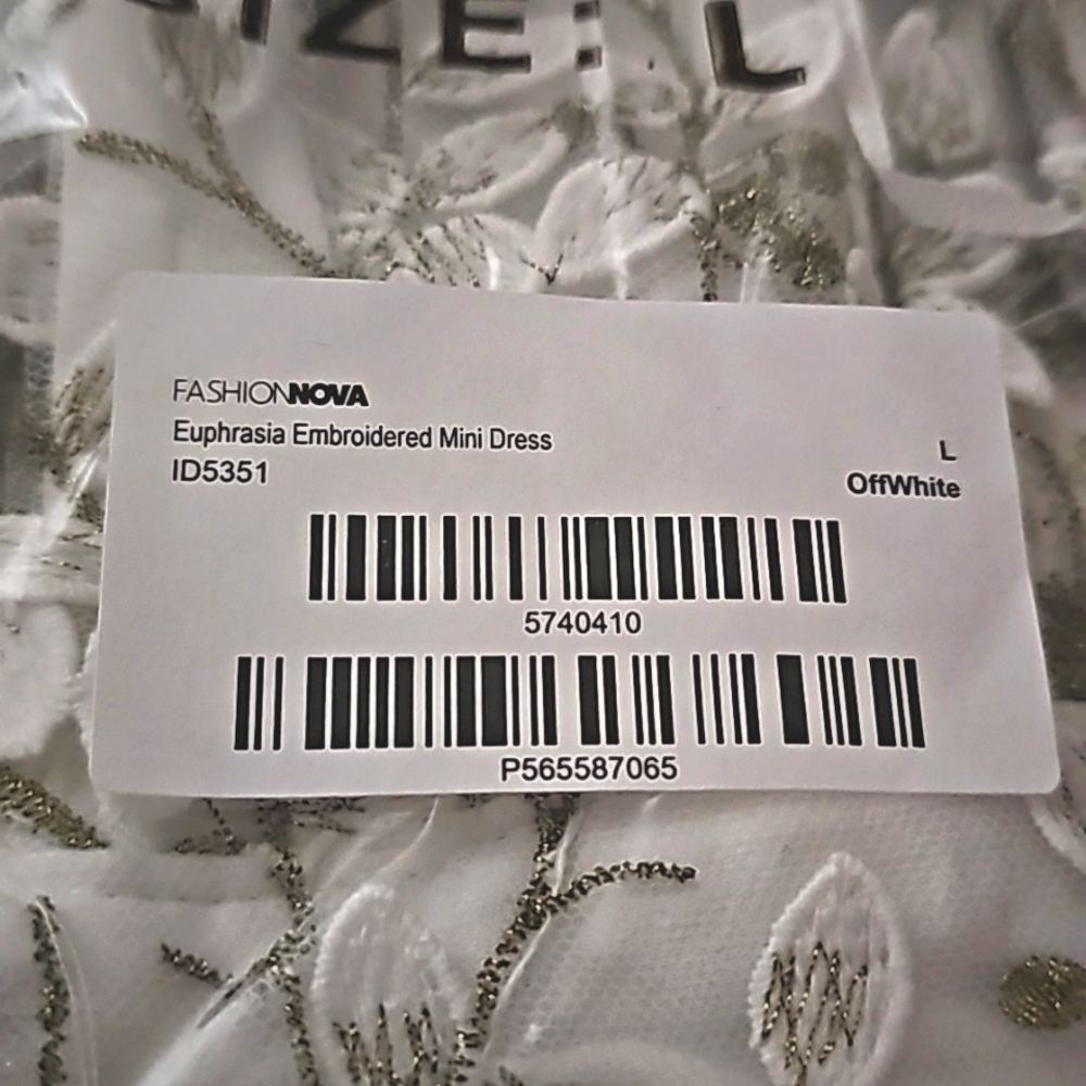 Fashion Nova ✦ Floral Embroidered Mini Dress ✦ Off‑White V‑Neck Adjustable L NWT - Picture 8 of 10